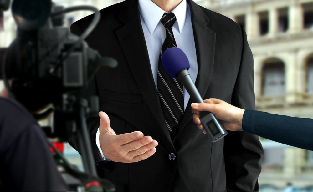 Reportage-Mikrofon mit Aufstecksender