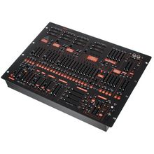 Behringer 2600