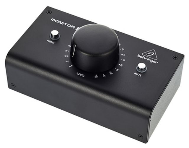 Behringer Monitor1