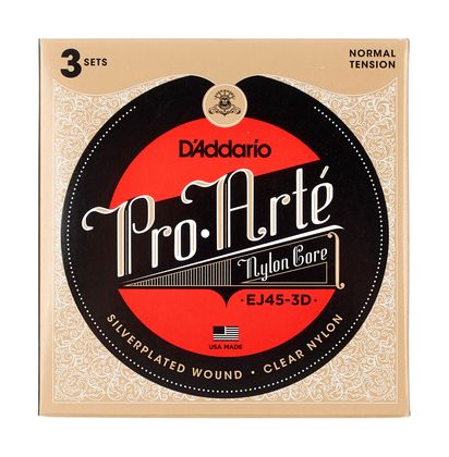 Un Pack de 3 jeux de cordes  Daddario EJ45-3D en nylon pour la guitare classique