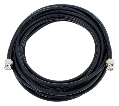 UA825