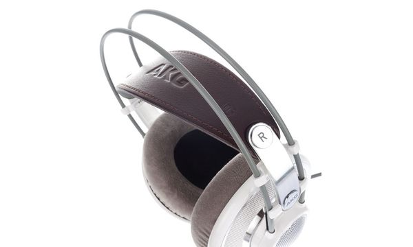 AKG K-701