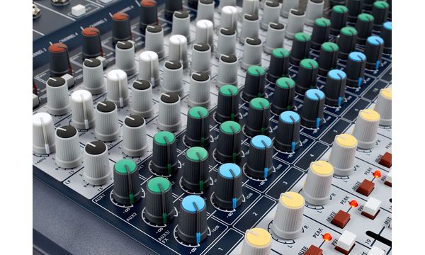 Soundcraft Signature 12