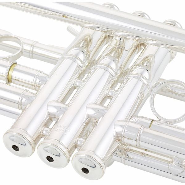 Yamaha YTR-8335RGS 04 Trumpet