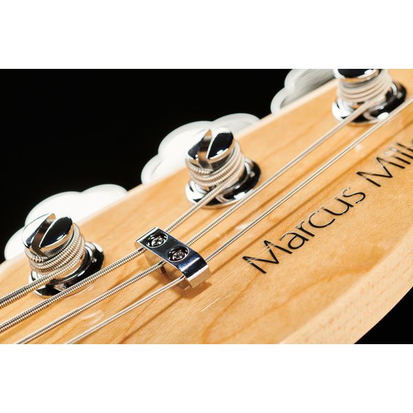 Marcus Miller P7 Swamp Ash 4 Natural 2nd Gen