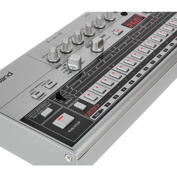 Roland TR-06