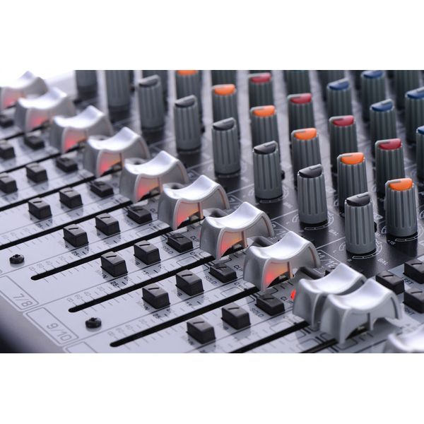 Behringer Xenyx QX1622USB