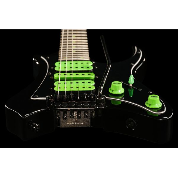 Traveler Guitar TR Vaibrant 88 DLX B