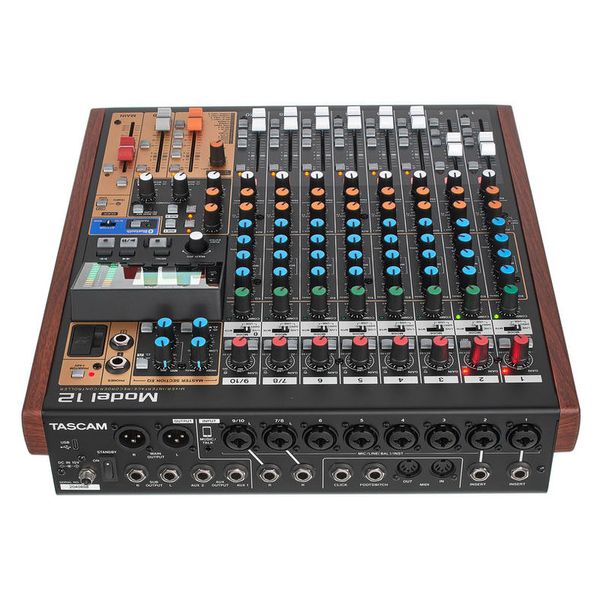 Tascam Model 12 : Console de mixage et enregistreur