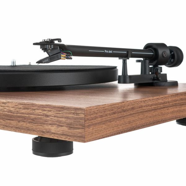 Pro-Ject Debut Pro turntable takes on under-$1000 competition - CNET