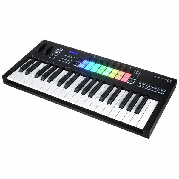 Novation Launchkey 37新品を買われたのでしょうか