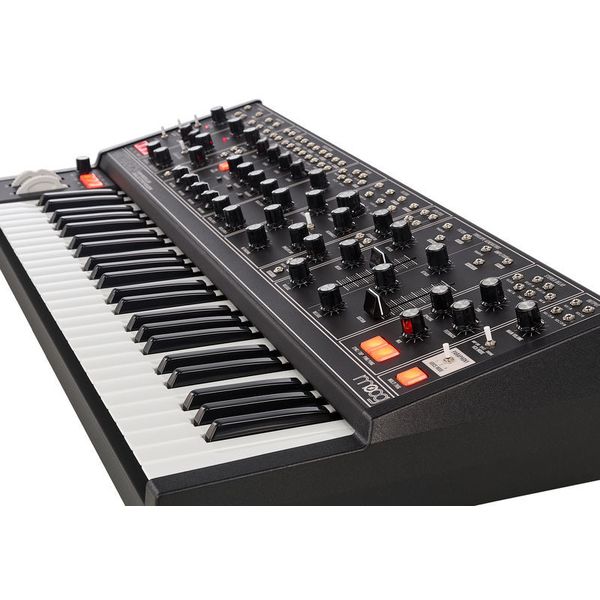 Moog Matriarch Dark