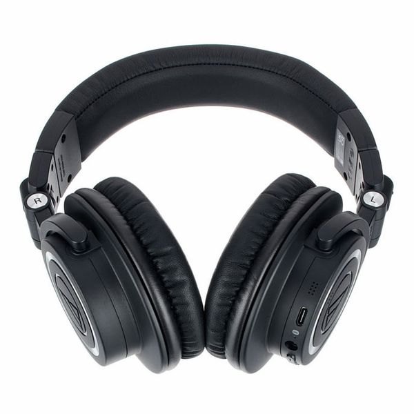 Auriculares over-ear ATH-M50x con cable y ATH-M50xBT inalámbricos