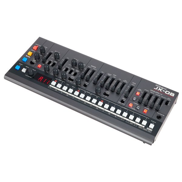1 synthétiseur ROLAND System 8 avec support
