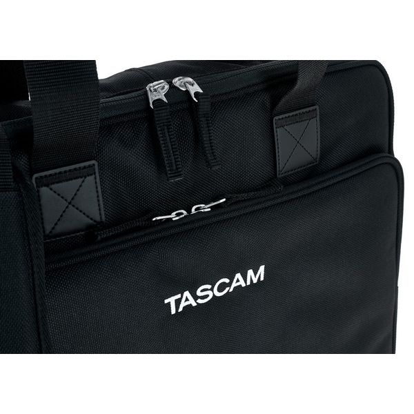 Tascam Mixcast 4 Bag Bundle