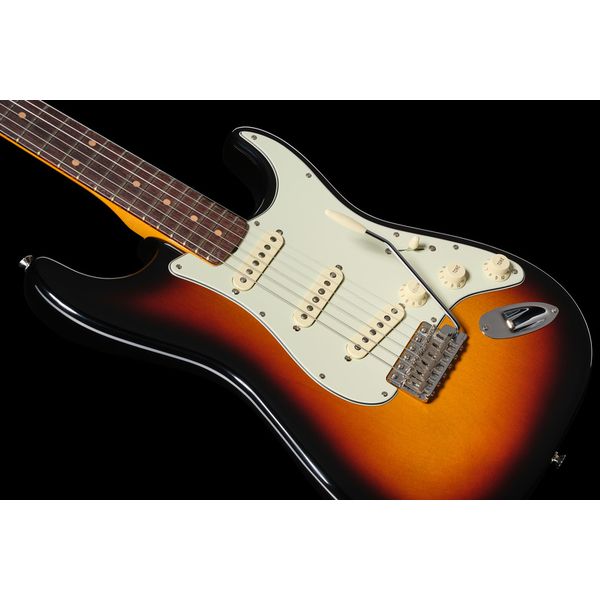 Fender AV II 61 STRAT RW WT3TB