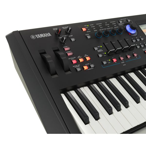 Teclado Yamaha MODX6+ Sintetizador 61 Teclas Bivolt - Carneiro