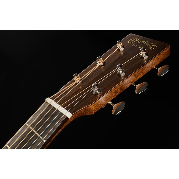 Martin Guitars 000-18