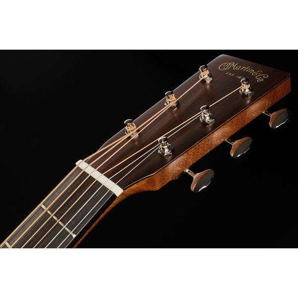 Martin Guitars D-18