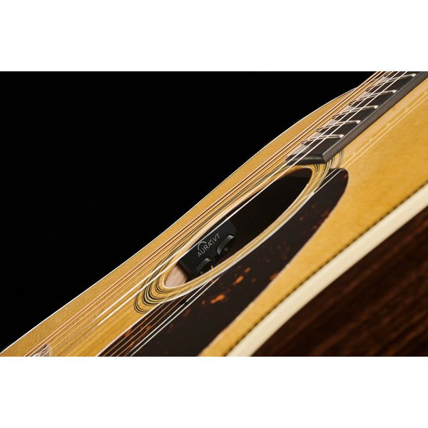 Martin Guitars HD-28E