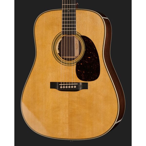 Martin Guitars HD-28ELRB