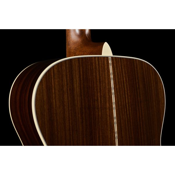 Martin Guitars OM-28