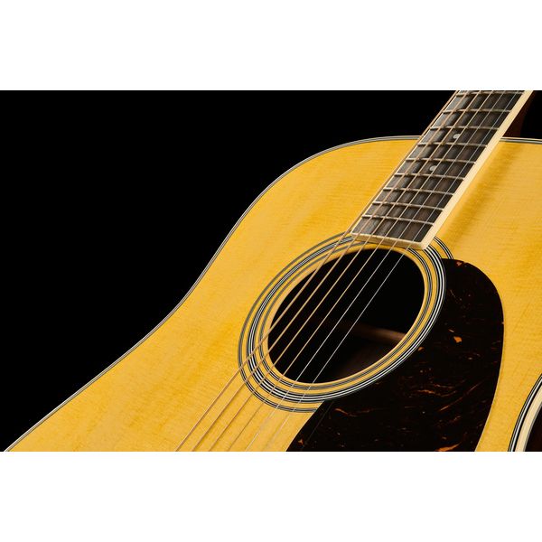Martin Guitars D-35