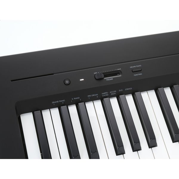 Yamaha P145 Piano Numérique avec Pack X Frame, Noir