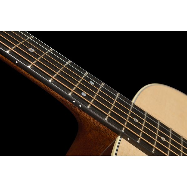 Martin Guitars D-16E-01 2024