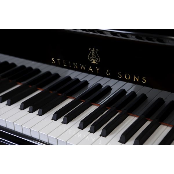 Steinway & Sons M-170