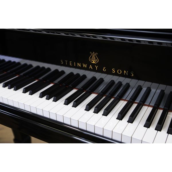 Steinway & Sons M-170