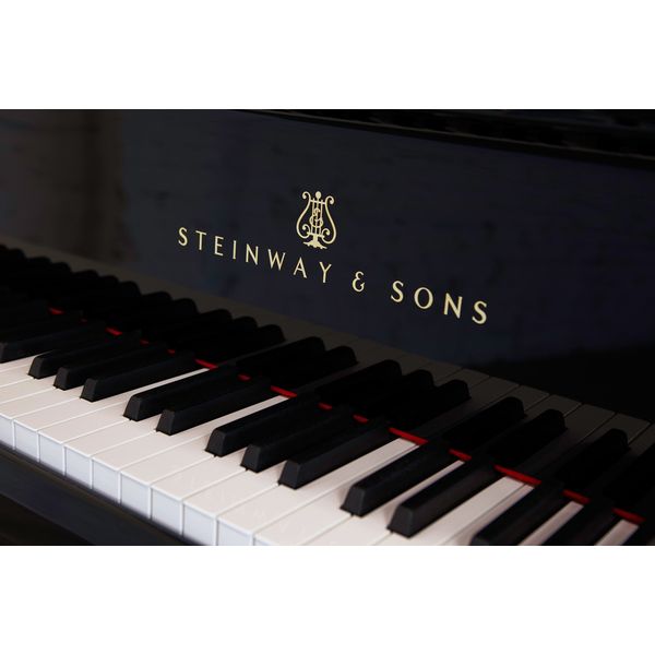 Steinway & Sons O-180