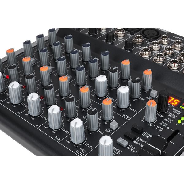 Behringer Xenyx 1202SFX Case Bundle