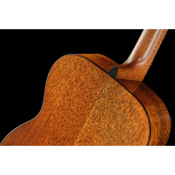 Martin Guitar 00018