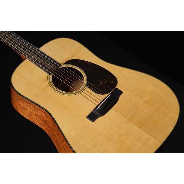 Martin Guitar D18