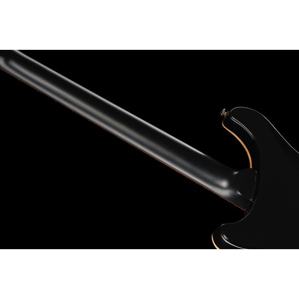 Larry Carlton Q7 Black