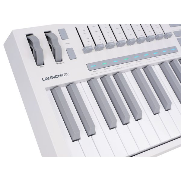 Novation Launchkey 49 MK4 WH