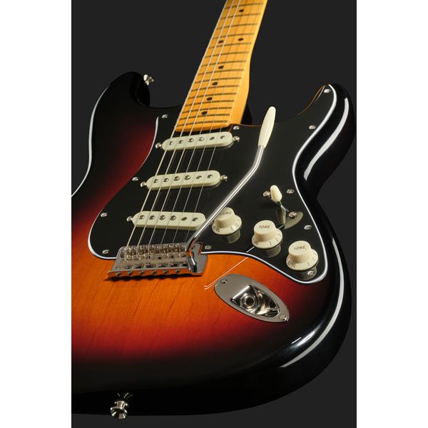 Fender Am Pro Clsc Strat MN 3TS