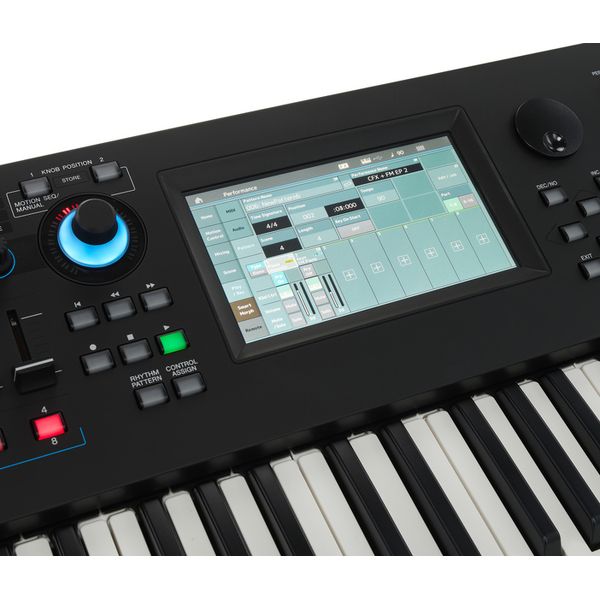 Yamaha MODX7+ Bag Bundle