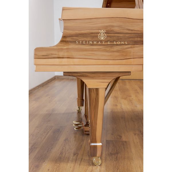 Steinway & Sons O-180 Amberwood