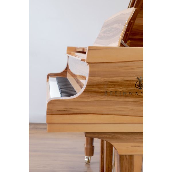 Steinway & Sons O-180 Amberwood