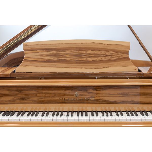 Steinway & Sons O-180 Amberwood