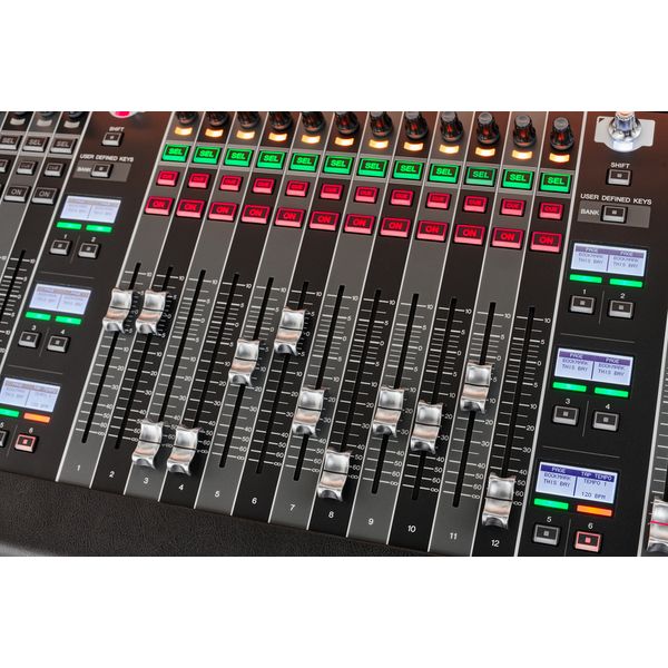 Yamaha DM7/Yamaha RIO3224-D3 Bundle