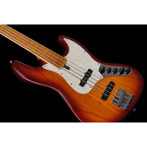 Marcus Miller V8-4 TS FL
