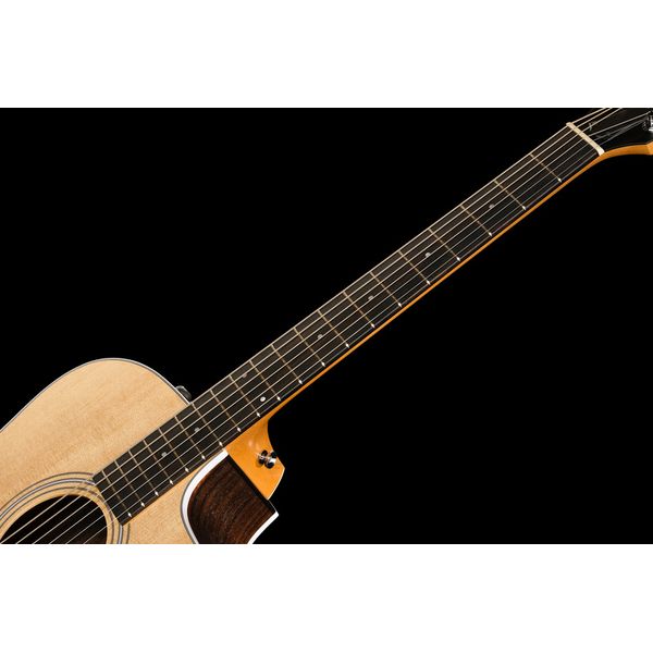 Taylor 210ce