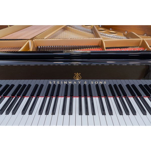 Steinway & Sons O-180 used
