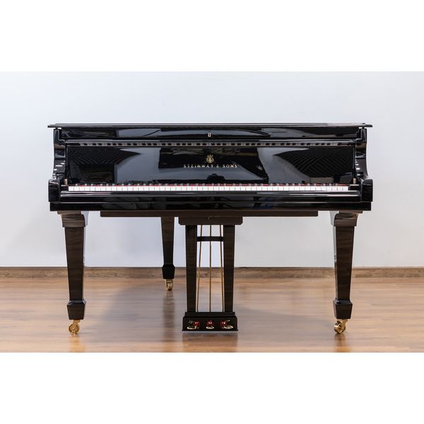Steinway & Sons O-180 used
