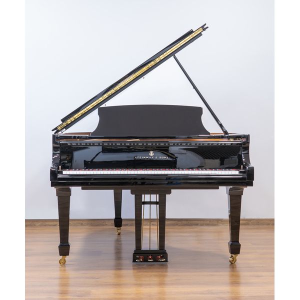 Steinway & Sons O-180 used
