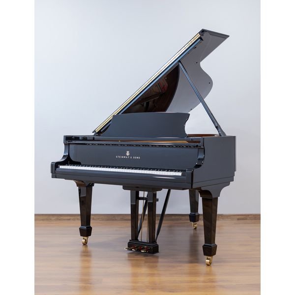 Steinway & Sons O-180 used