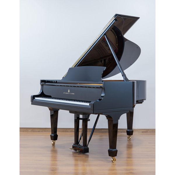 Steinway & Sons O-180 used